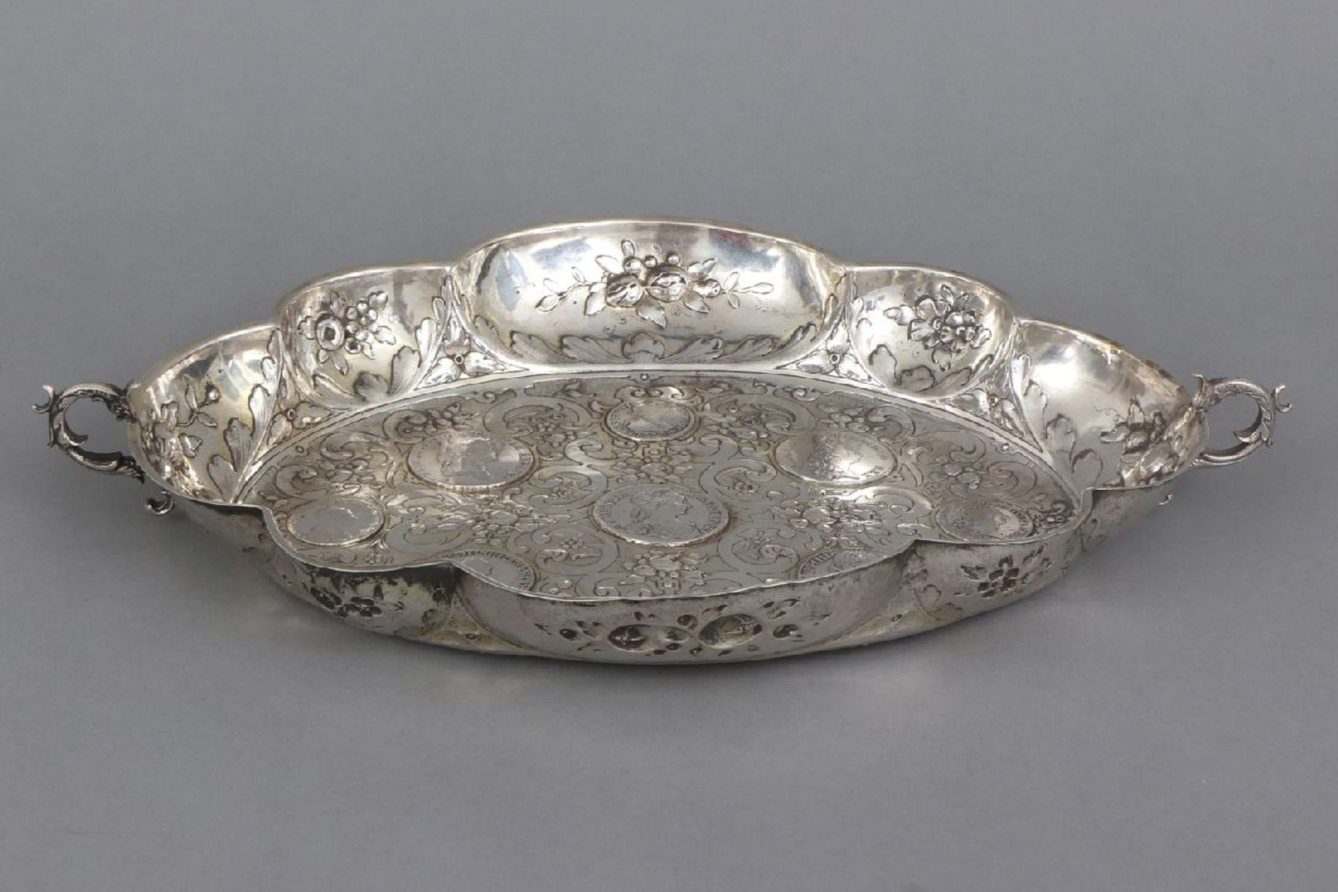 Silber Münztablett800er Silber, Richard Garten, Dresden, um 1890, oval-passiges Tablett mit