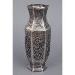 Chinesische Silber-Vase der Qing Dynastieunbestimmte Legierung (ungepunzt), 6-kantiger,