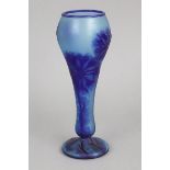 DAUM NANCY Vasetürkisblaues Glas mit königsblauem Überfang, geschnittenes und geätztes