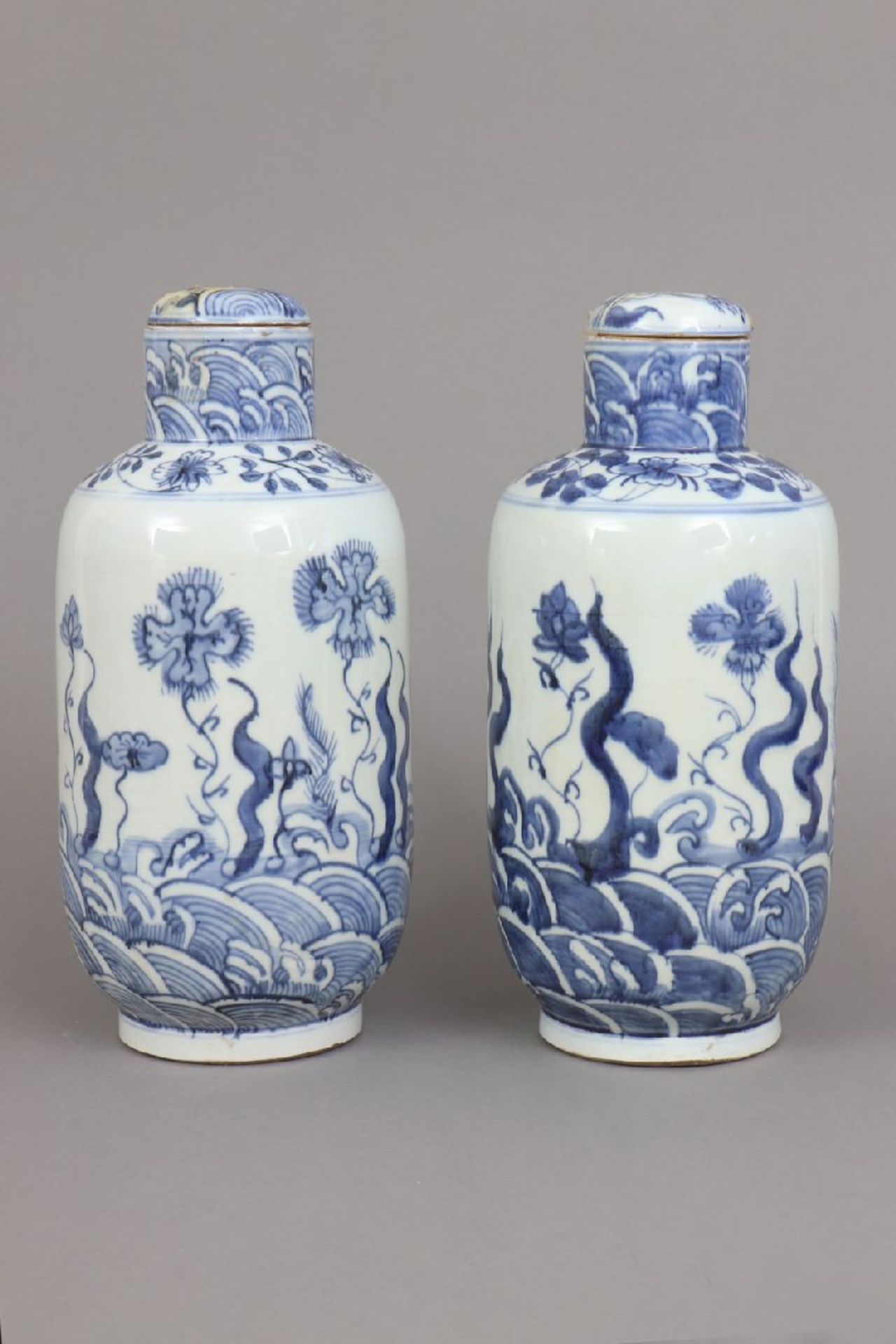 Paar chinesische Vorratsgefäße mit BlaumalereiPorzellan, im Stile der Ming Dynastie, zylindrischer - Image 5 of 5