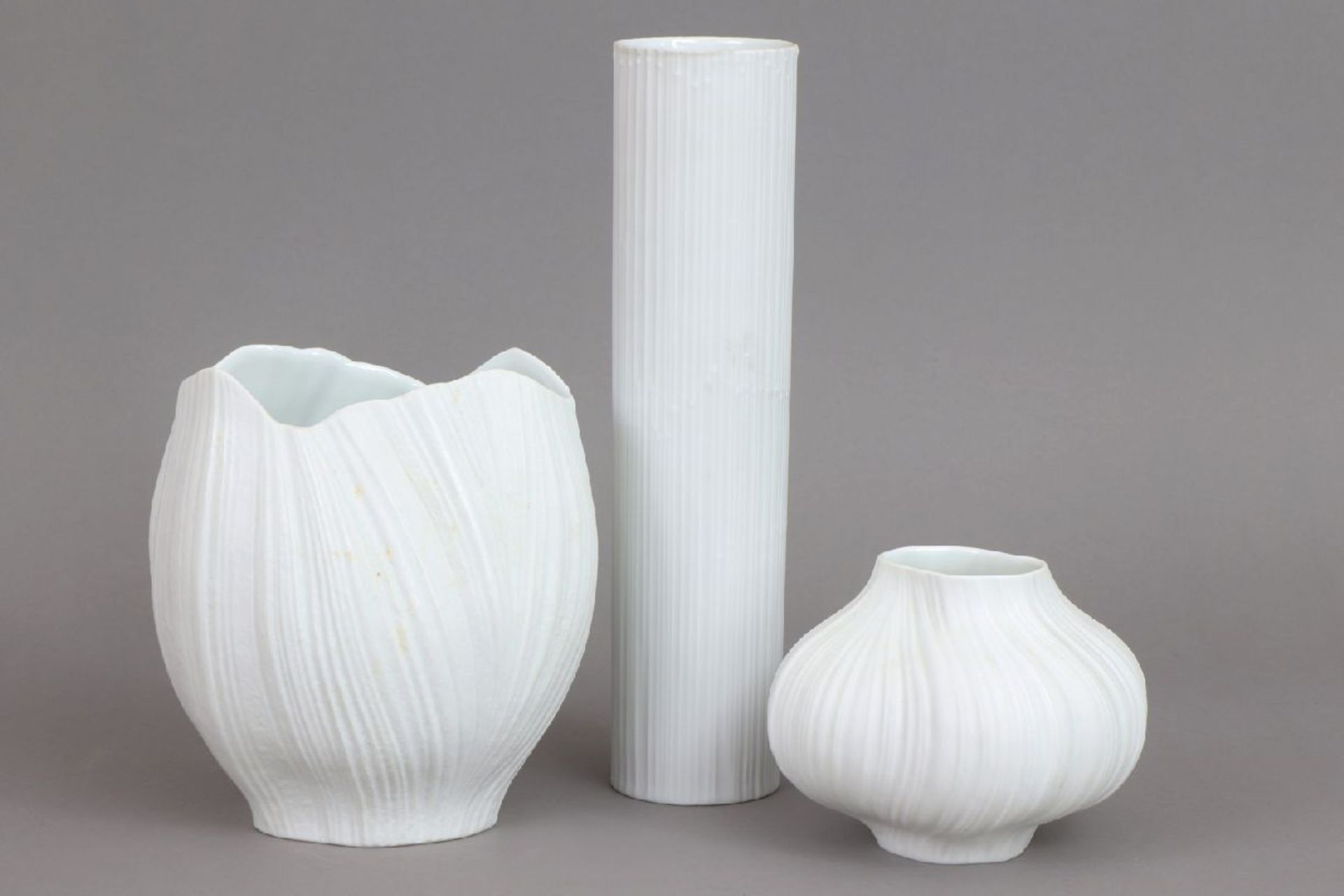 3 ROSENTHAL Vasen2. Hälfte 20. Jahrhunderts, Entwurf u.a. MARTIN FREYER (1909-1974), weißes
