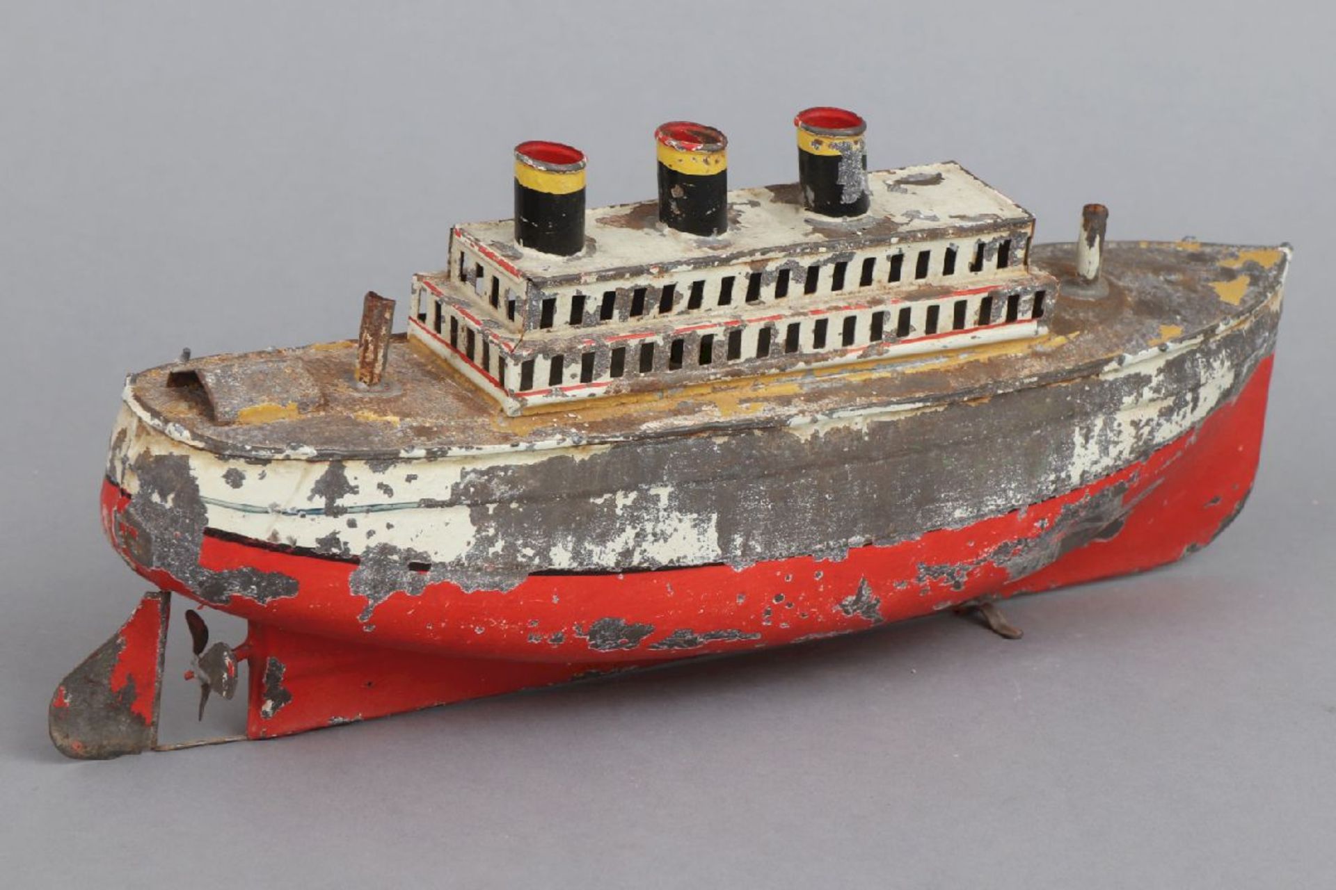 Frühes Blechmodell eines Passagier-Dampfschiffesunbekannter Hersteller, um 1900/20, farbig - Image 4 of 4