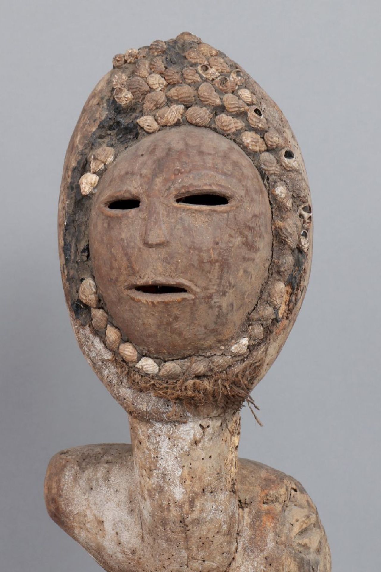 Afrikanische Ikenga Figur der Igbo, NigeriaHolz, geschnitzt und patiniert, knieende weibliche - Image 5 of 6