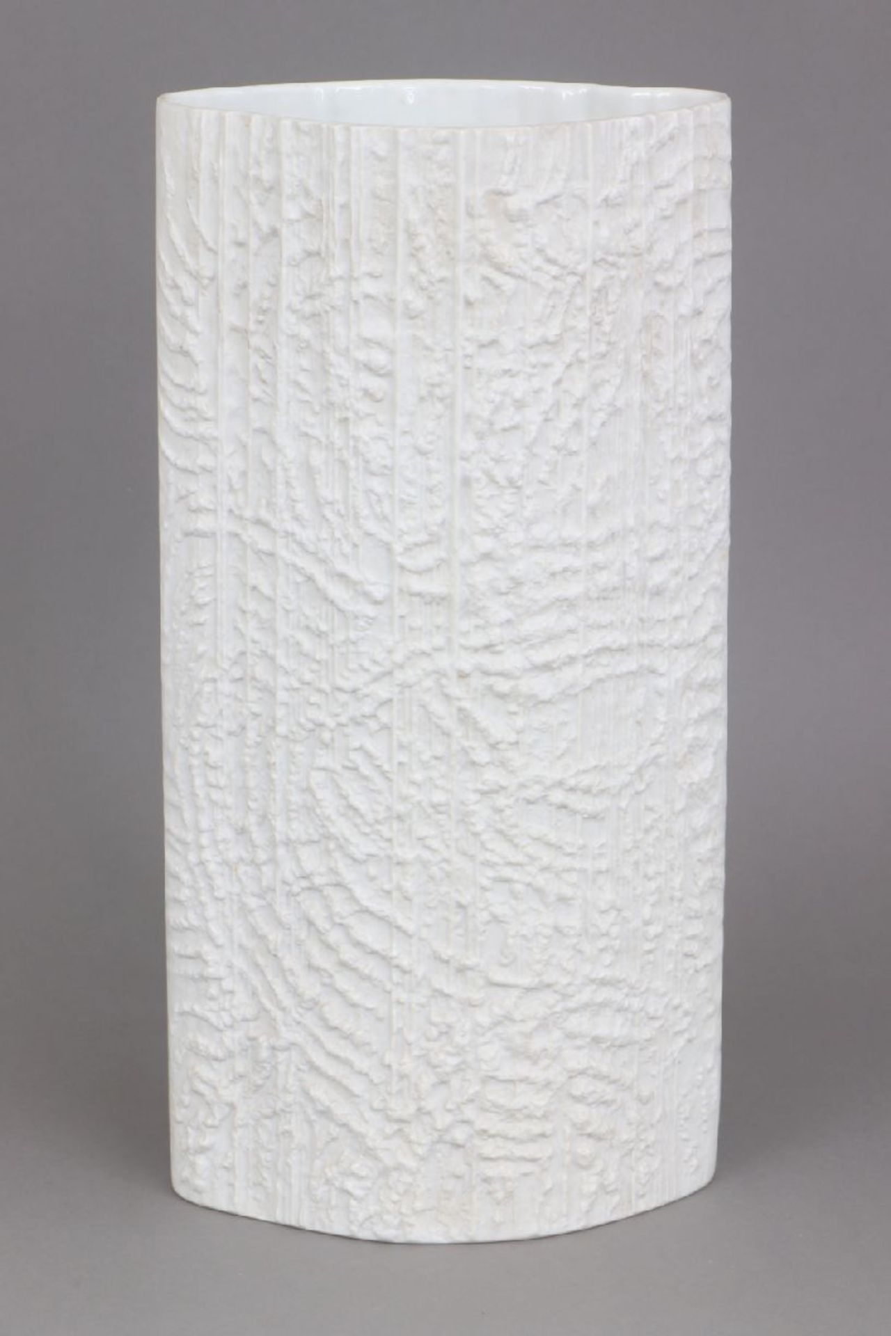 Große ROSENTHAL Reliefvaseum 1980, Entwurf MARTIN FREYER (1909-1974), weißes Bisquitporzellan,