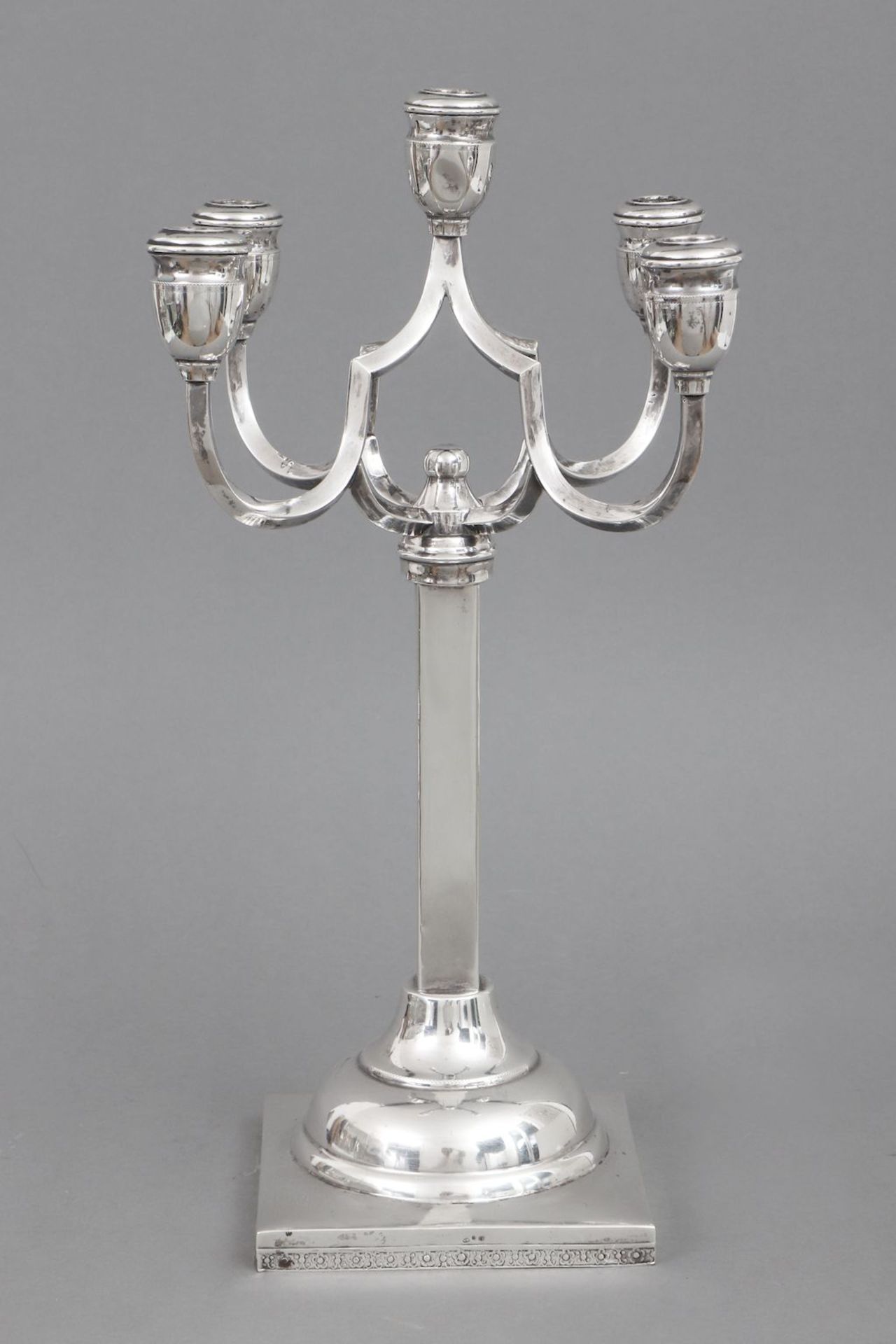Silber GirandoleRußland oder Baltikum, 19. Jahrhundert, 5-flammiger Leuchter mit Vasentüllen an