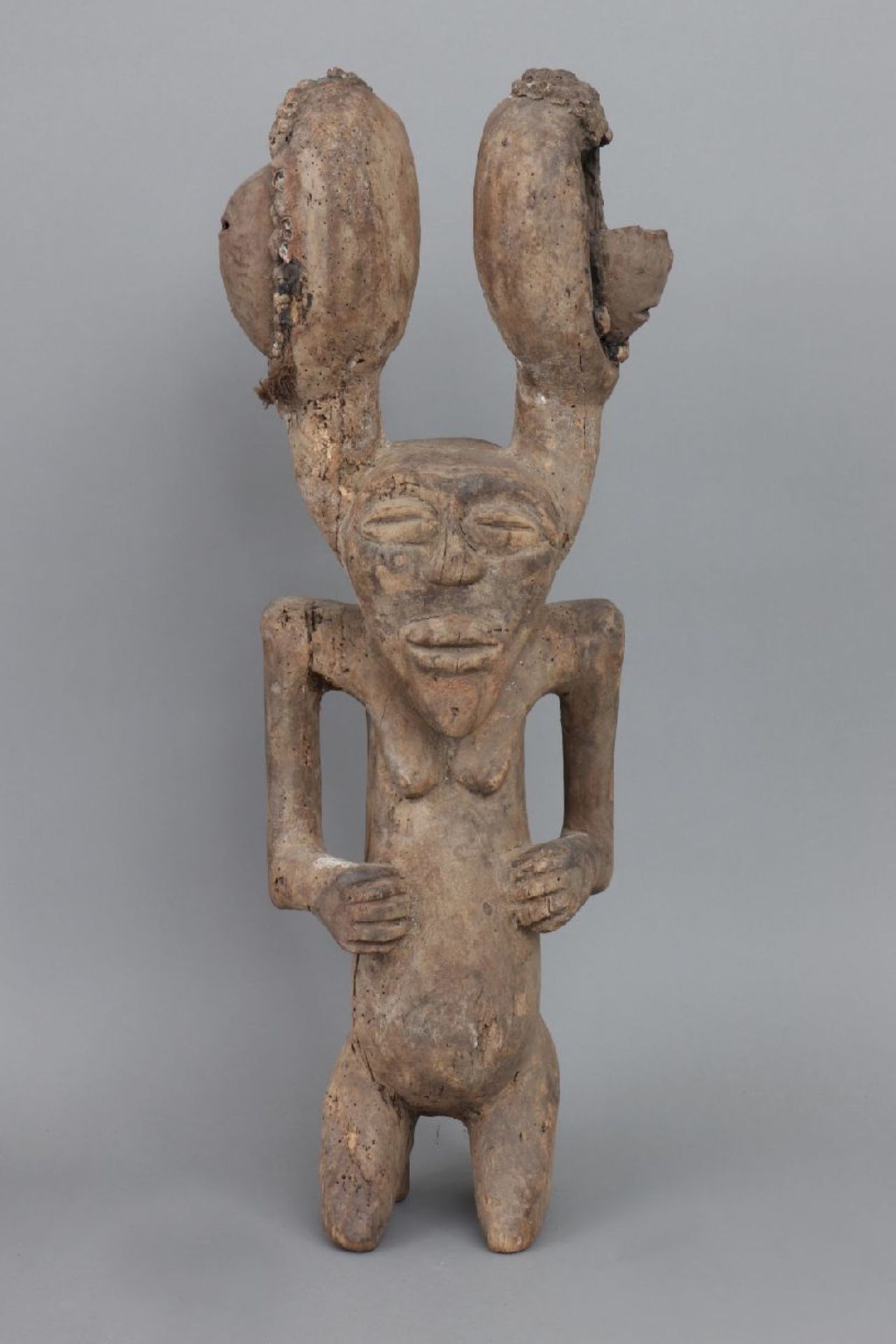Afrikanische Ikenga Figur der Igbo, NigeriaHolz, geschnitzt und patiniert, knieende weibliche