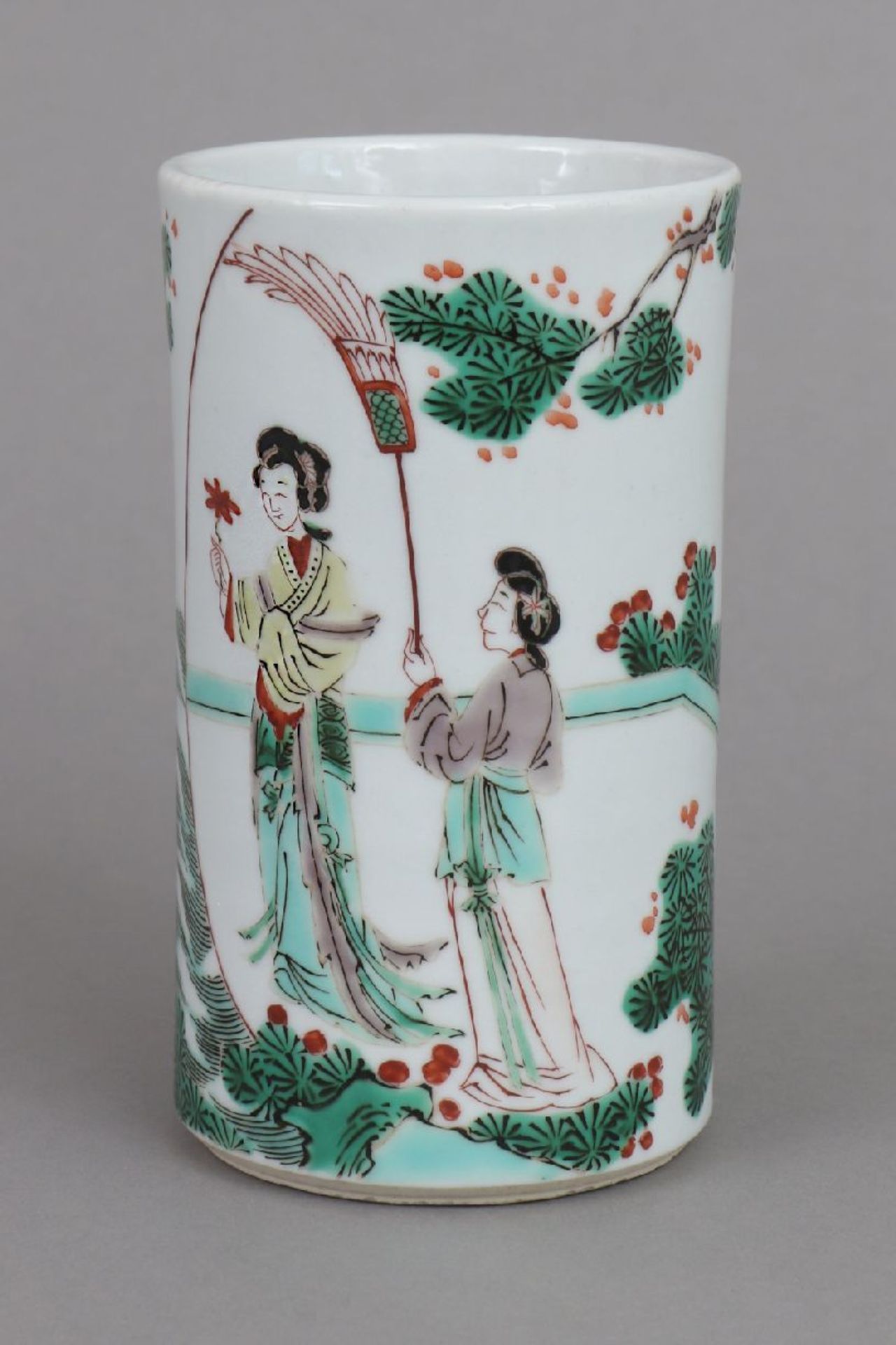 Chinesischer Porzellan Pinselbecherzylindrisches Gefäß mit Fencai-Malerei ¨3 Asiaten in