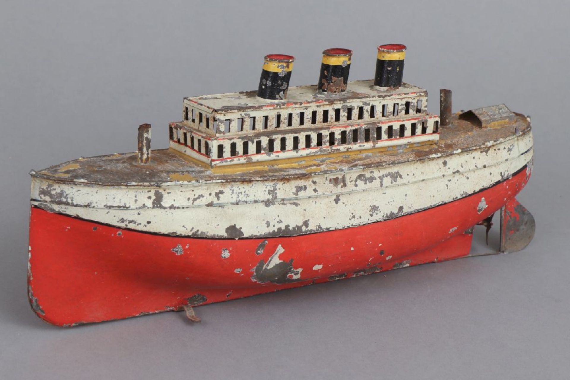 Frühes Blechmodell eines Passagier-Dampfschiffesunbekannter Hersteller, um 1900/20, farbig