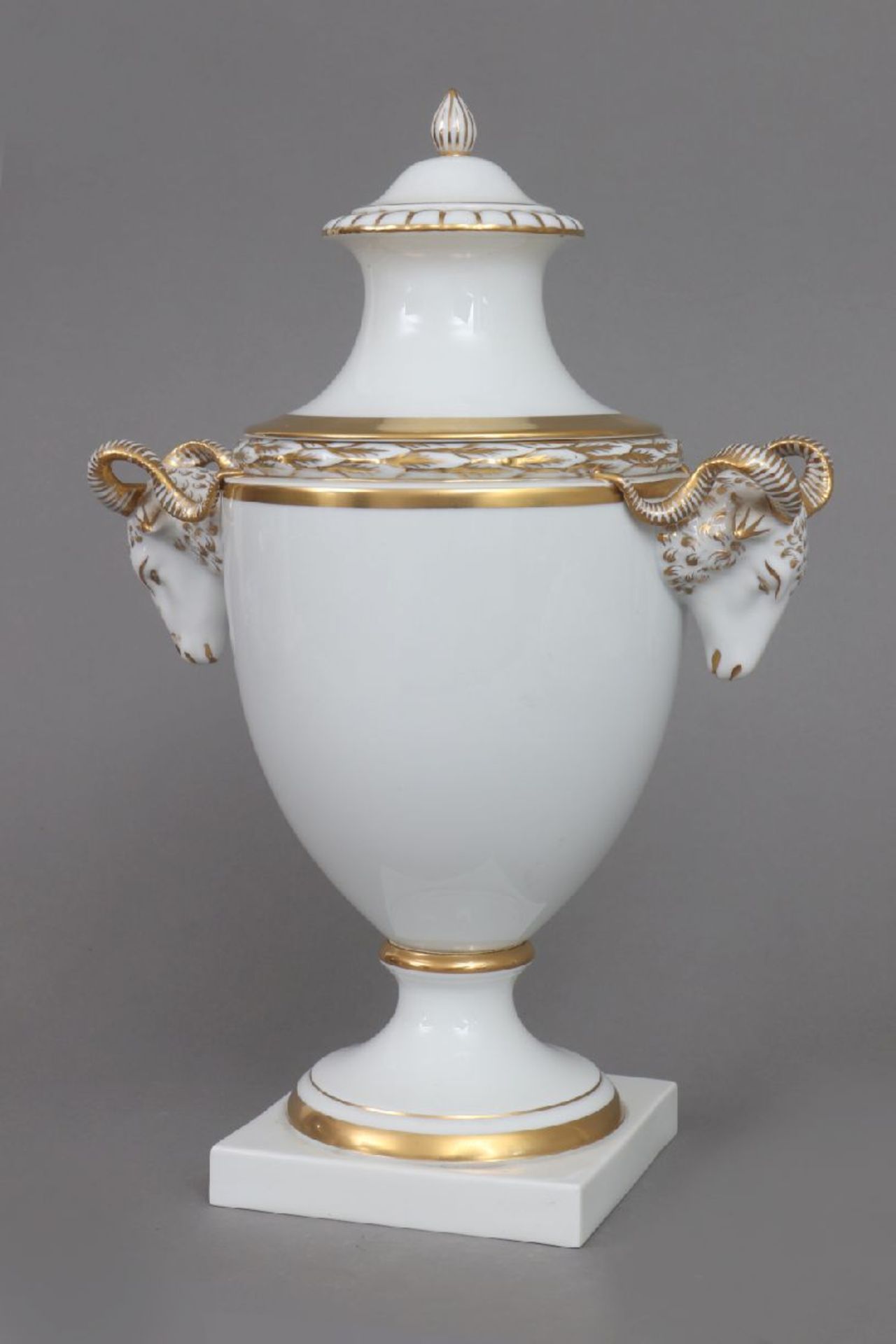 FÜRSTENBERG Porzellanvase im Empire-Stil2. Hälfte 20. Jahrhunderts, Entwurf KÄTHE KRAUSS (1906-