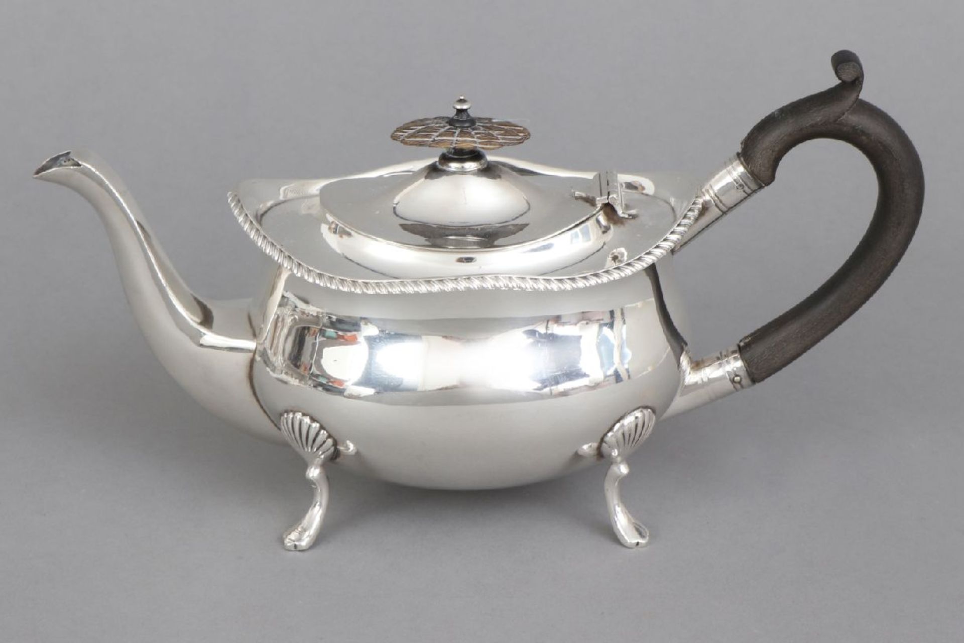 Silber TeekanneChester, England, 1907, Sterling Silber, ovaler, bauchiger Korpus mit geschwungenem