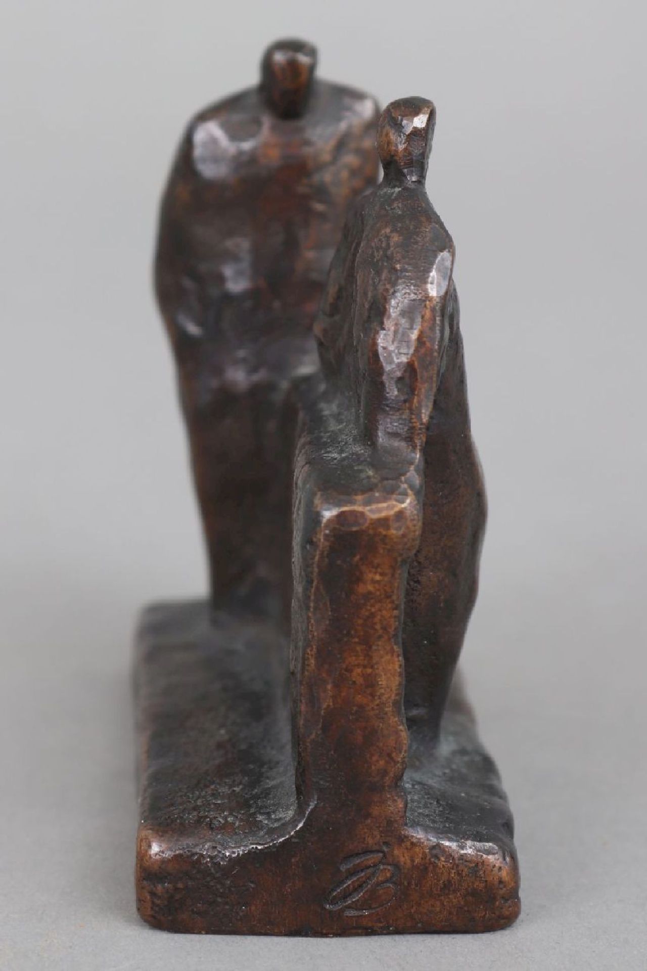 JOACHIM BANG (1946) Bronzefigur ¨2 Figuren an Mauer¨ - Image 4 of 5