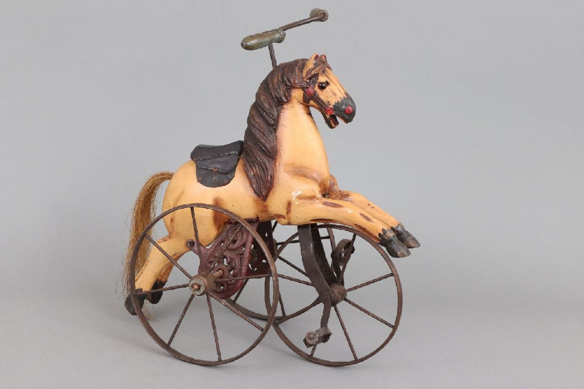 Puppen-(Spielzeug-) Dreirad mit Pferdefigur
