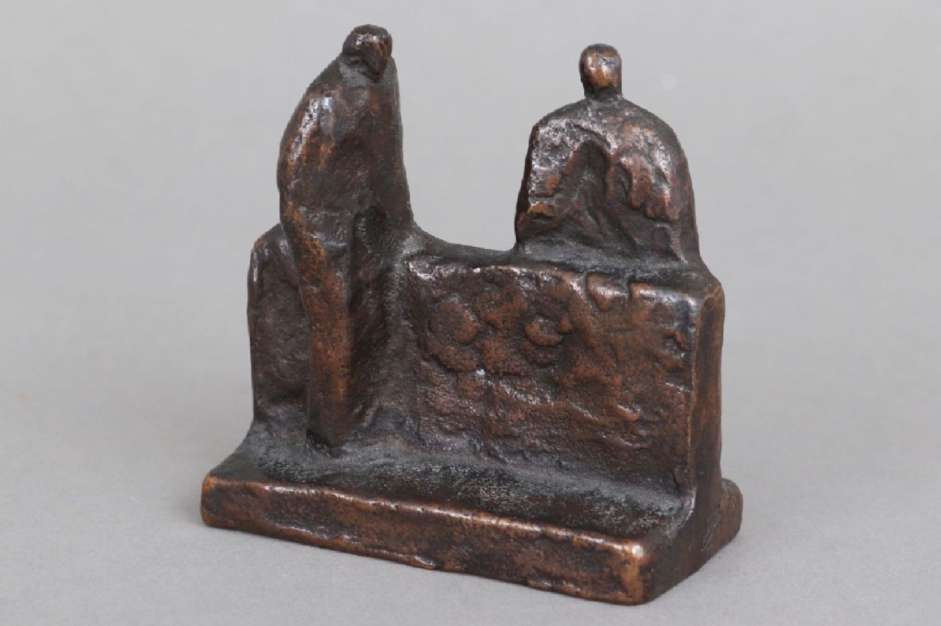 JOACHIM BANG (1946) Bronzefigur ¨2 Figuren an Mauer¨ - Image 2 of 5