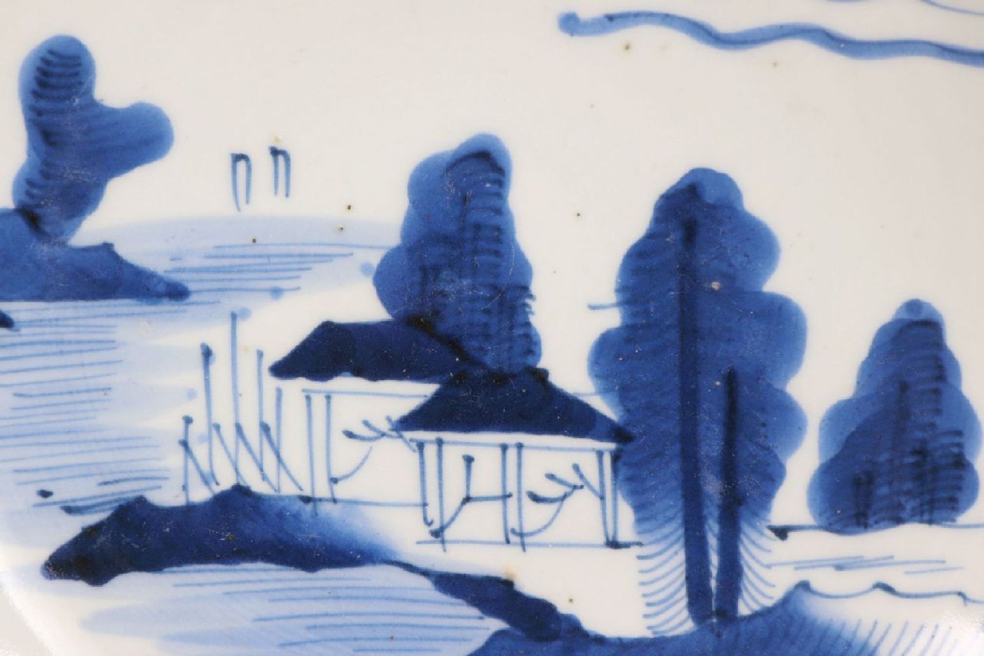 5 japanische Teller der Edo-Periode mit Blaumalerei - Image 3 of 4