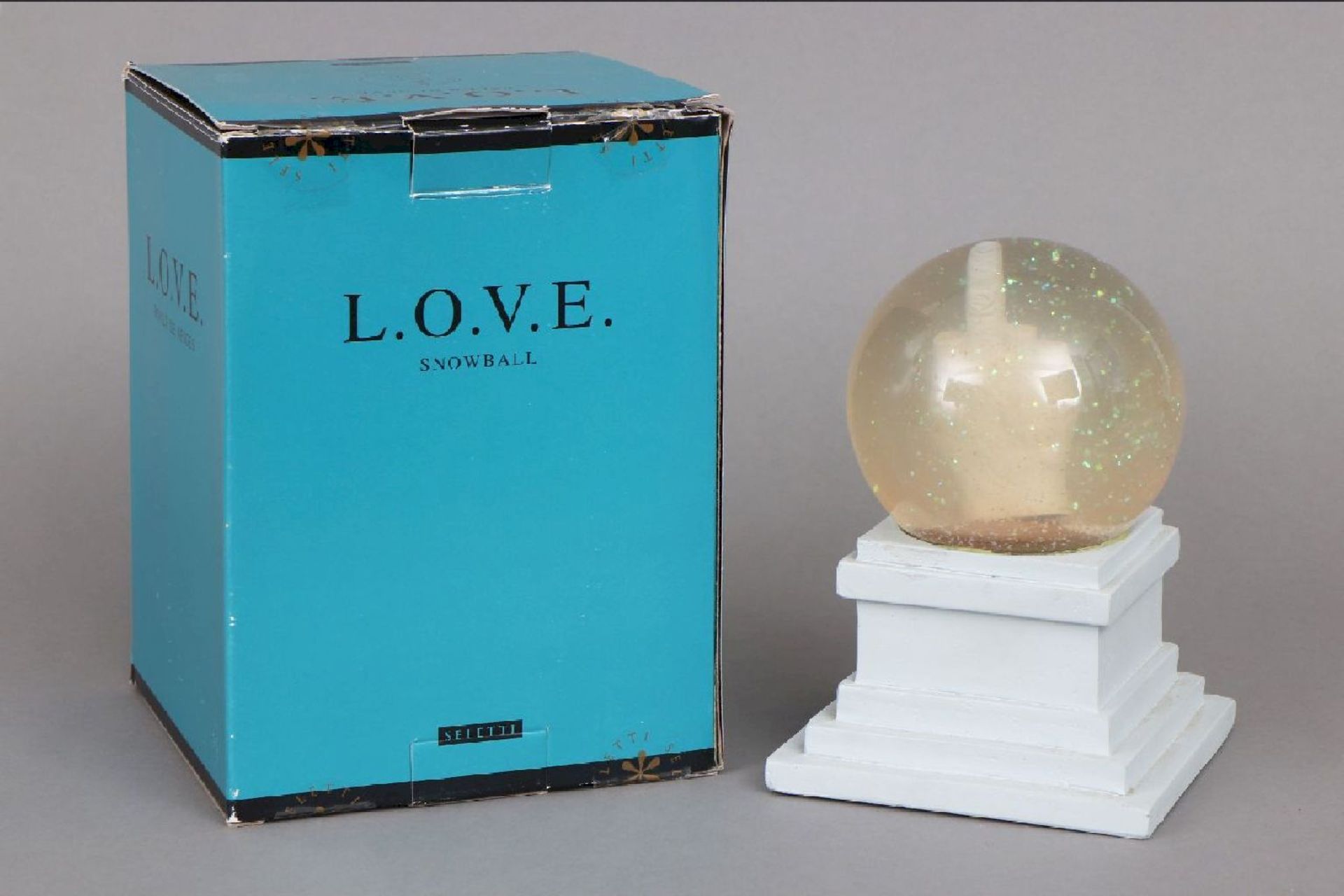 MAURIZIO CATELLAN (1960) Multiple ¨L.O.V.E snowball¨ (nach dem Monumentalwerk in Milan) - Image 3 of 4