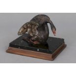 Paperweight mit Figurenstaffage einer Wiener Bronze ¨Schwan¨