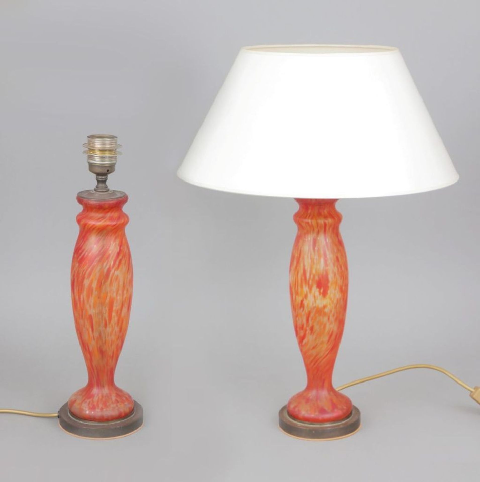 Paar Tischlampen mit Glasfüßen im Stile DAUM, Nancy