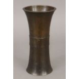 Asiatische Gu-Vase, Bronze