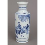 Chinesische Porzellanvase mit Blaumalerei und Blattmarke