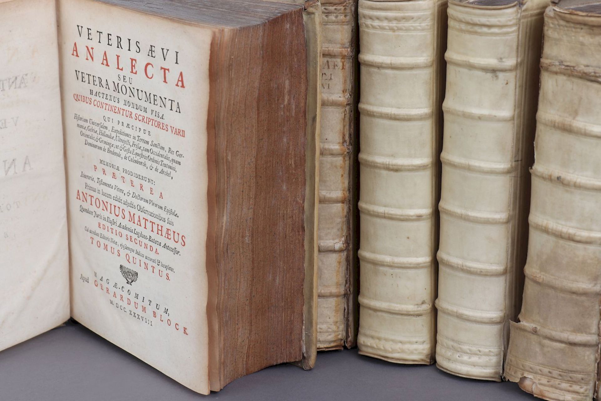 5 Bände ANTONIUS MATTHAEUS ¨Veteris Aevi Analecta¨ - Image 3 of 3