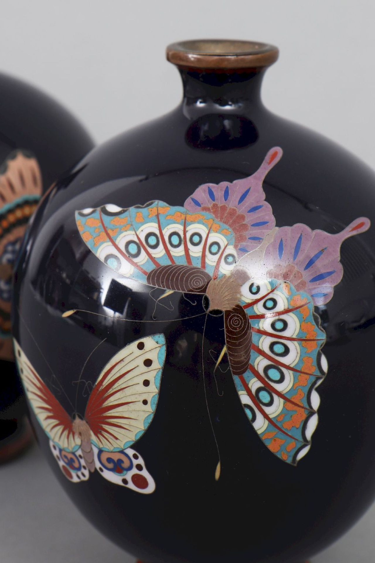 Paar japanische Cloisonné-Vasen - Image 4 of 5