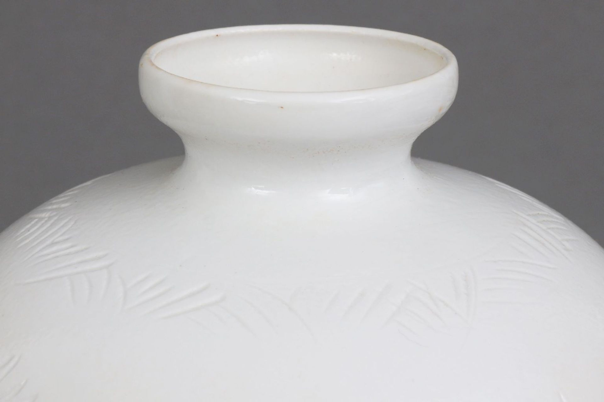 Chinesische Porzellanvase mit egg-shell Glasur - Image 4 of 7