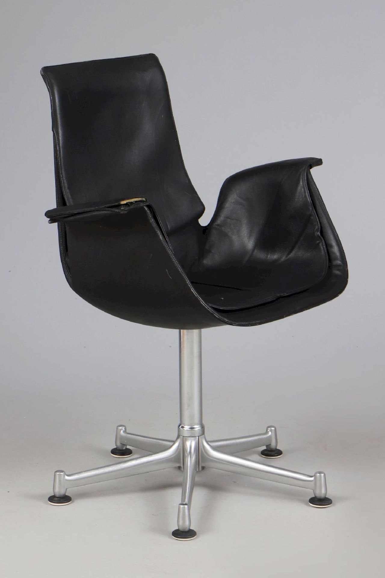 FK 6725 Tulip Chair