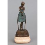 Bronzefigur im Stile der 1920er Jahre ¨Tänzerin im Charleston-Kleid¨