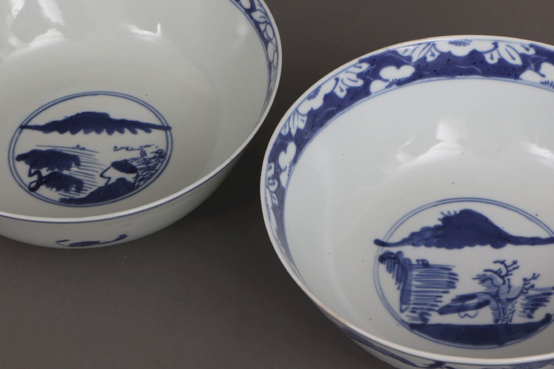 Paar chinesische Porzellanschalen mit Blaumalerei im Stile Ming - Image 2 of 4