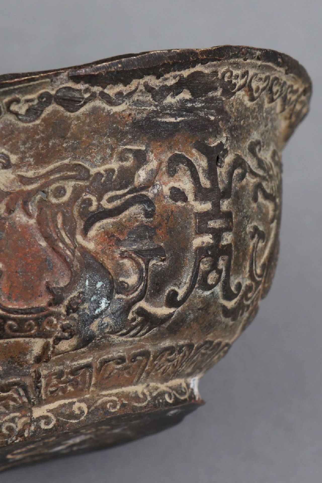 Archaische chinesische Bronzeschale, ¨Shang¨ - Image 3 of 6