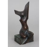 AXEL RICHTER (*1960) Bronzefigur ¨Abstrakte sitzende Figur¨ (1993)