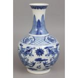 Chinesische Vase mit Blaumalerei