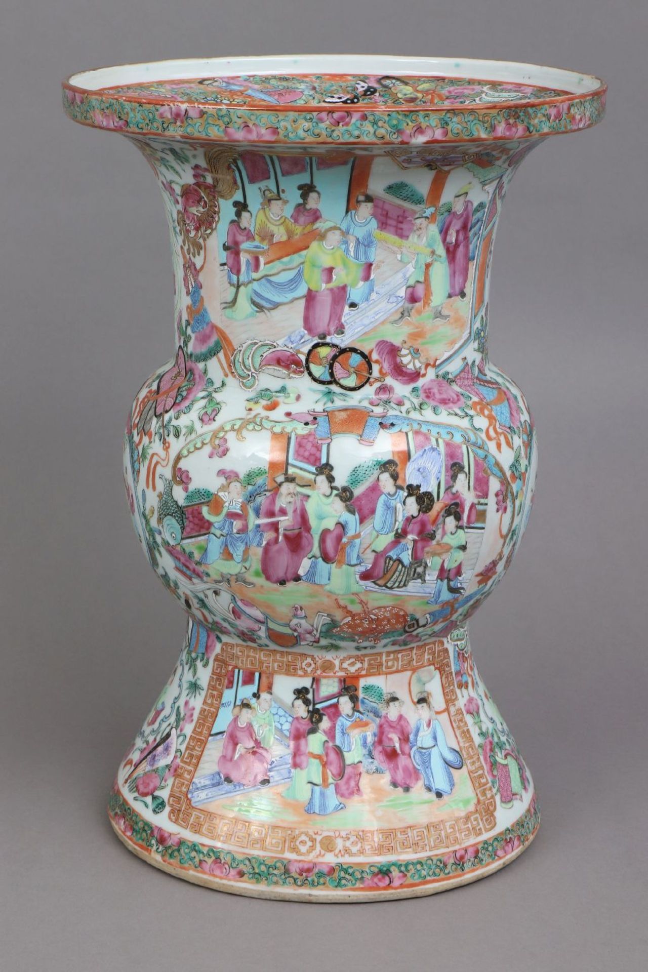 Chinesische Kantonvase mit Fencai-Malerei - Image 2 of 7