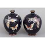 Paar japanische Cloisonné-Vasen