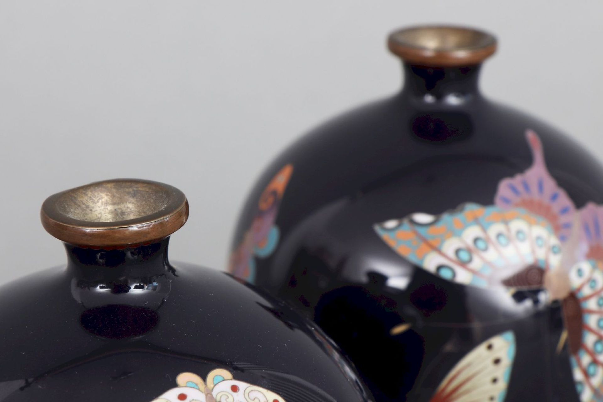 Paar japanische Cloisonné-Vasen - Image 3 of 5