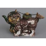 Chinesisches Yixing Teekännchen in Fu-Hund Form mit Lüsterglasur im Stile der Tang-Dynastie