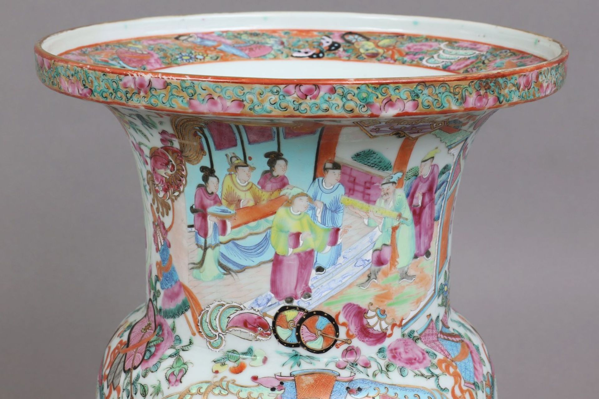 Chinesische Kantonvase mit Fencai-Malerei - Image 4 of 7