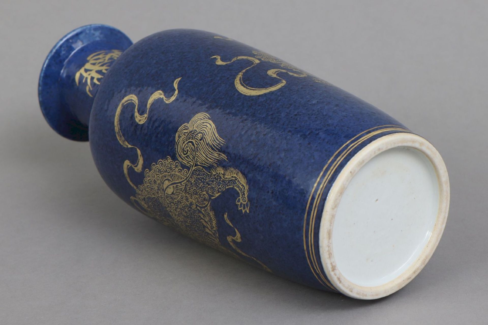 Chinesische Porzellanvase mit powder-blue Glasur - Image 6 of 6