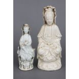 2 chinesische blanc-de-chine Porzellanfiguren ¨Guanyin¨