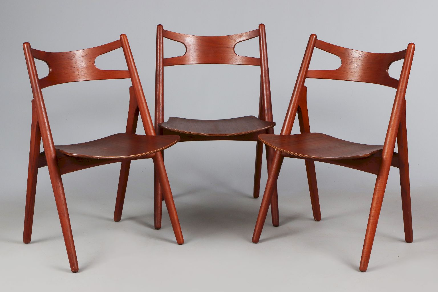 3 HANS WEGNER ¨Sawbuck Chairs¨ (Modell ¨CH29¨)