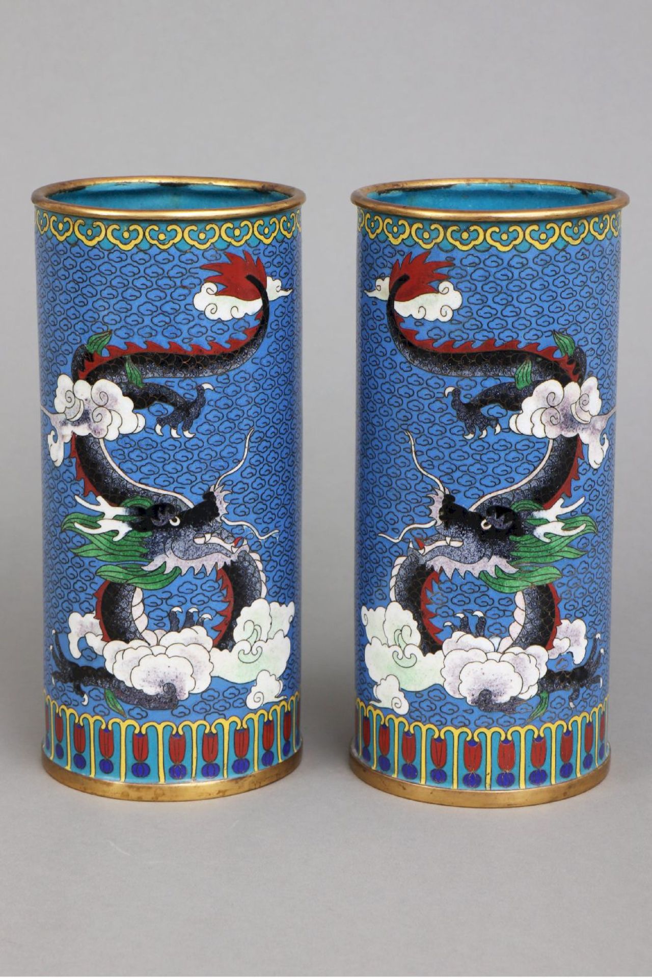 Paar asiatische Cloisonee Vasengefäße/Pinselbecher