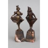2 FRAND IFFLAND (1862-1935) Bronzefiguren ¨Kleiner Harlekin¨ und ¨Frivoles Mädchen¨