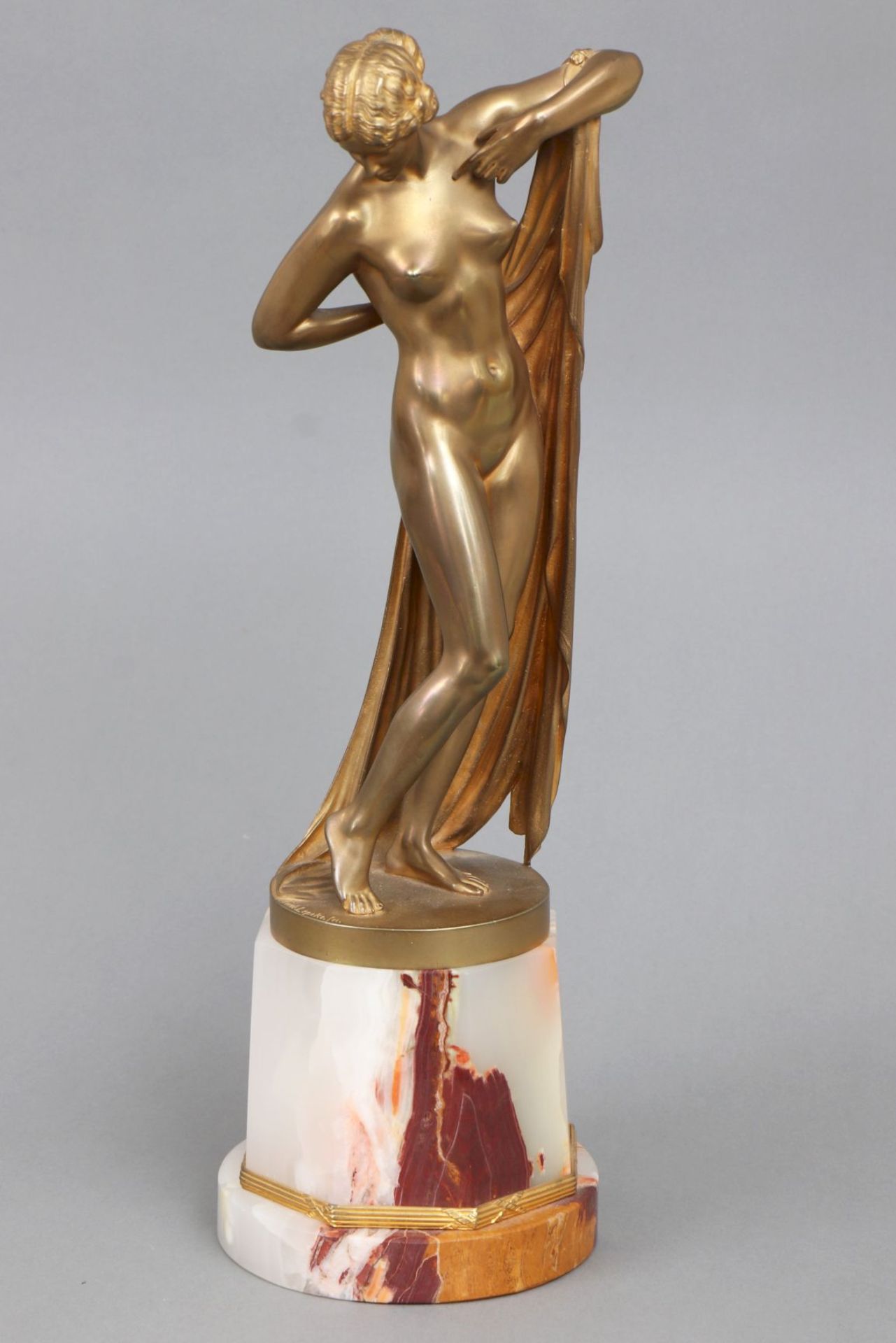 FERDINAND LEPCKE (1866-1909) Bronzeplastik ¨Badende mit Tuch¨ (¨Phryne¨)