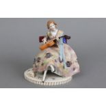 E. & A. MÜLLER (in Schwarza-Saale) Porzellanfigur ¨Elegante Dame mit Gitarre¨