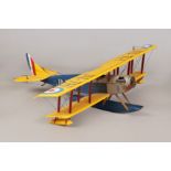 Flugzeug-Modell eines Doppeldecker-Wasserflugzeugs ¨Curtiss JN-ZH¨