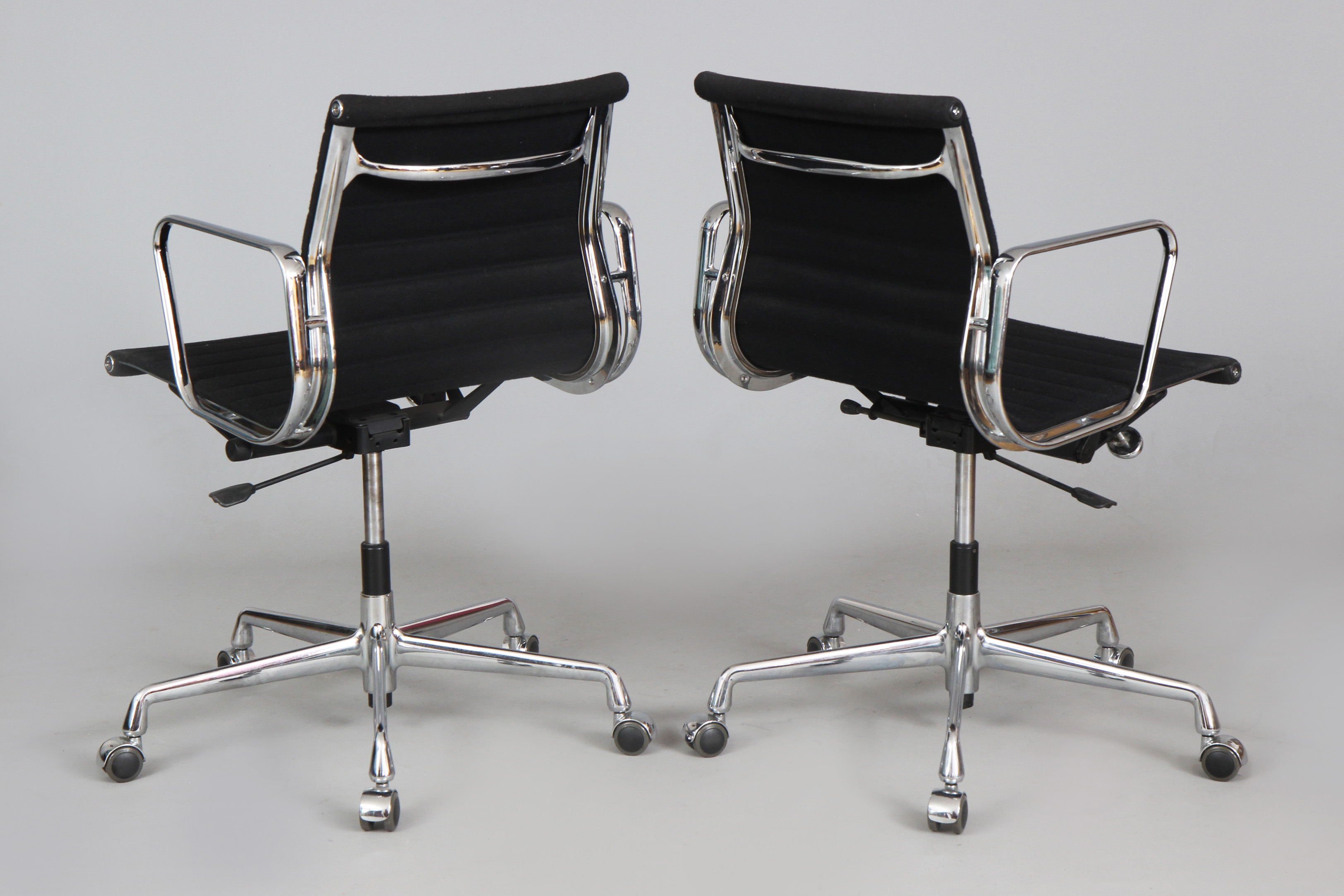 2 Charles & Ray EAMES Alu-Chairs - Image 2 of 4