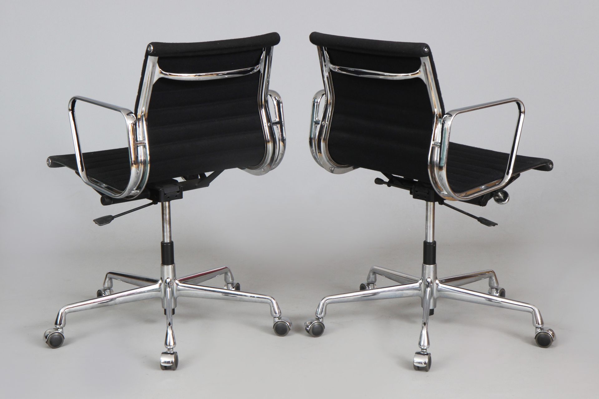 2 Charles & Ray EAMES Alu-Chairs - Bild 2 aus 4
