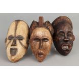 3 afrikanische Tanzmasken, wohl Gabun