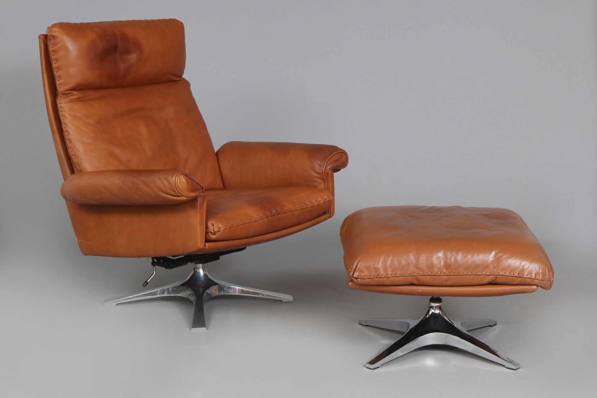 Mid-Century Lounge Chair - Image 2 of 5