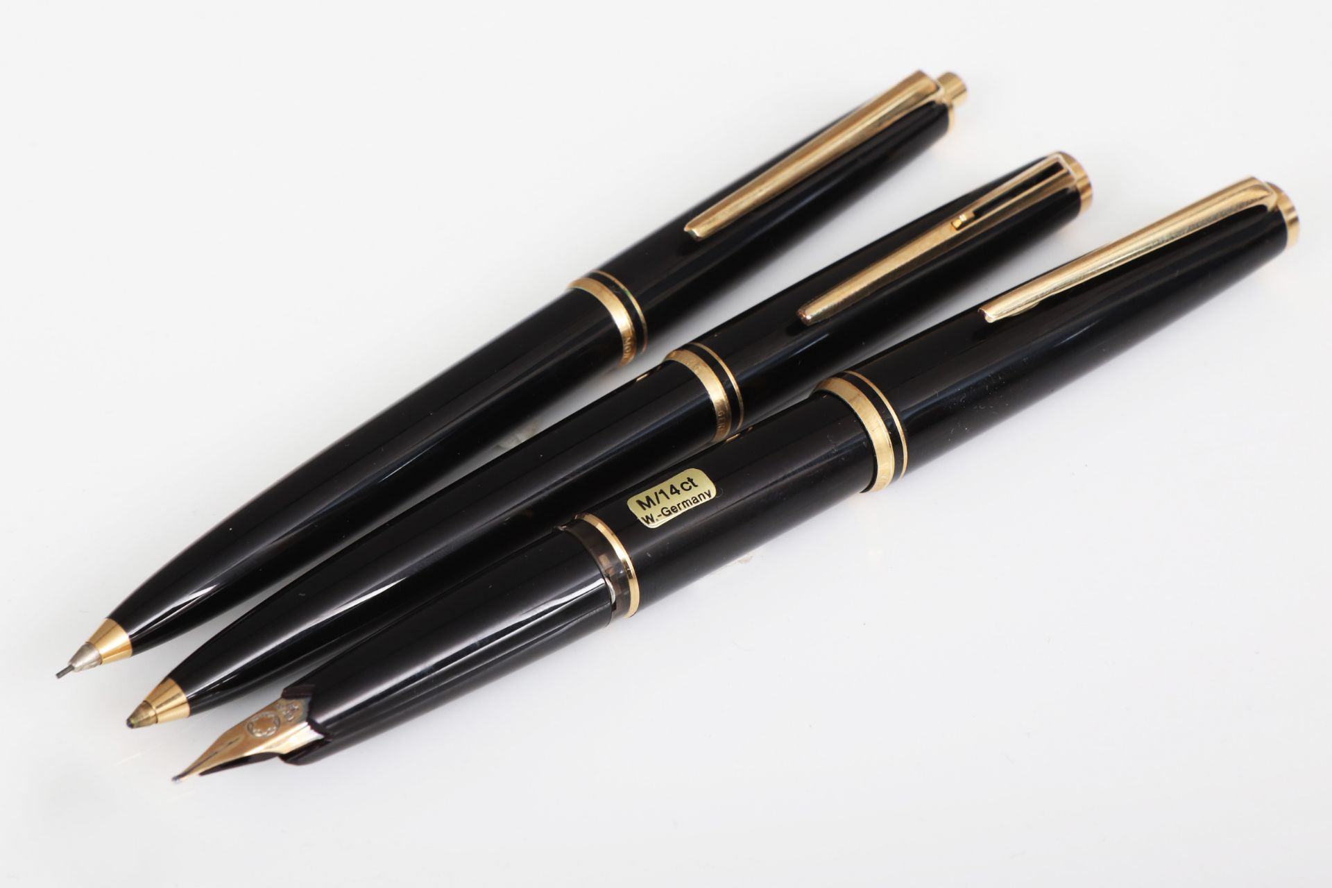 3 MONTBLANC Schreibgeräte in original Lederetui